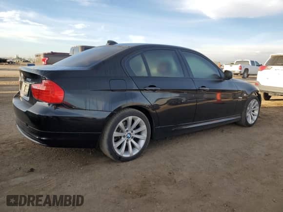 2011 BMW 3 Series 328i xDrive z VIN WBAPK7G59BNN87143, wystawiony jako Copart lot #87017235 z przebiegiem 121 735 mil mil oraz Szkoda całkowita • Salvage title. Historia ofert i sprzedaży dostępna na DreamBid. Obrazek 3.