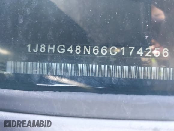 ✅ 2006 Jeep Commander • VIN: 1J8HG48N66C174256 • Лот: 41652107. Опубликован ранее на IAAI с пробегом 106 966 миль. Бесплатный доступ к архиву аукционных продаж из США и подробный отчёт об истории автомобиля на DreamBid. Изображение 9.