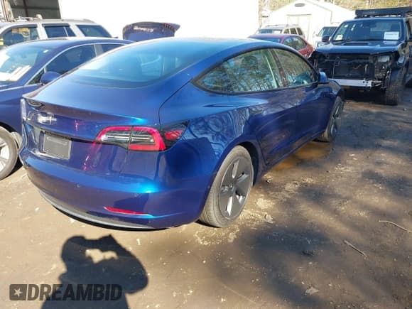 ✅ 2021 Tesla Model 3 Standard Range Plus • VIN: 5YJ3E1EA2MF087140 • Lot: 41689033. Wystawiony na IAAI z przebiegiem 27 755 mil. Bezpłatny archiwum sprzedaży aukcyjnych z USA i szczegółowy raport historii pojazdu na DreamBid. Zdjęcie 4.