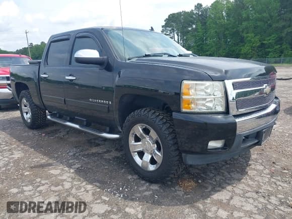 ✅ 2007 Chevrolet Silverado 1500 1LT • VIN: 2GCEC13J971689624 • Lot: 42121216. Wystawiony na IAAI z przebiegiem 171 156 mil. Bezpłatny archiwum sprzedaży aukcyjnych z USA i szczegółowy raport historii pojazdu na DreamBid. Zdjęcie 1.