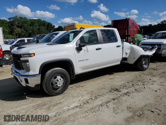 ✅ 2025 Chevrolet Silverado 3500 • VIN: 1GC4KSEY1SF102199 • Lot: 56653425. Listed on Copart with 25,649 mi. Free auction sales archive from the USA and detailed vehicle history report at DreamBid. Image 1.
