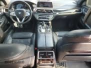 ✅ 2016 BMW 7 Series 750i xDrive • VIN: WBA7B0C59GGF92290 • Lot: 67015855. Wystawiony na Copart z przebiegiem 74 376 mil. Bezpłatny archiwum sprzedaży aukcyjnych z USA i szczegółowy raport historii pojazdu na DreamBid. Zdjęcie 8.