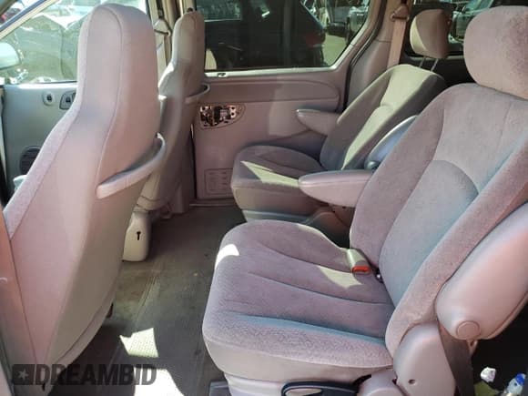 ✅ 2003 Chrysler Town & Country • VIN: 2C4GP24383R244967 • Лот: 76830064. Опубликован ранее на Copart с пробегом Не указан. Бесплатный доступ к архиву аукционных продаж из США и подробный отчёт об истории автомобиля на DreamBid. Изображение 11.