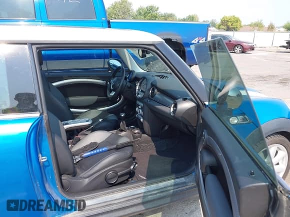 ✅ 2007 MINI Hardtop S • VIN: WMWMF73557TL84184 • Lot: 43158725. Listed on IAAI with Not provided. Free auction sales archive from the USA and detailed vehicle history report at DreamBid. Image 5.