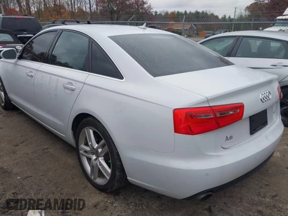 ✅ 2015 Audi A6 Premium Plus • VIN: WAUGFAFC9FN023273 • Lot: 43523493. Wystawiony na IAAI z przebiegiem 117 997 mil. Bezpłatny archiwum sprzedaży aukcyjnych z USA i szczegółowy raport historii pojazdu na DreamBid. Zdjęcie 3.