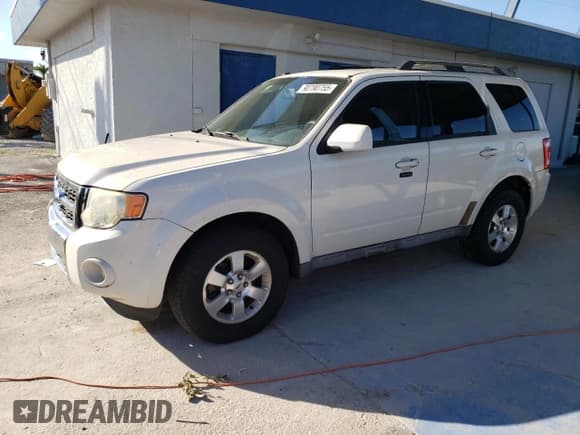 ✅ 2009 Ford Escape Limited • VIN: 1FMCU04759KC58424 • Лот: 90790755. Опубликован ранее на Copart с пробегом 136 198 миль. Бесплатный доступ к архиву аукционных продаж из США и подробный отчёт об истории автомобиля на DreamBid. Изображение 1.