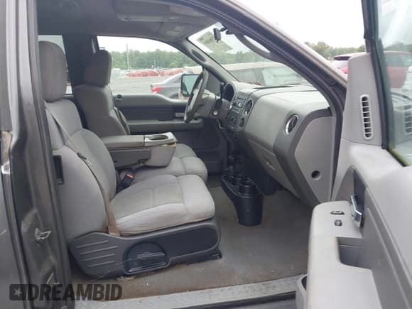 ✅ 2006 Ford F-150 STX • VIN: 1FTRX14W86NB62395 • Lot: 42984889. Wystawiony na IAAI z przebiegiem 226 337 mil. Bezpłatny archiwum sprzedaży aukcyjnych z USA i szczegółowy raport historii pojazdu na DreamBid. Zdjęcie 5.