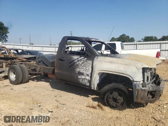 ✅ 2019 GMC Sierra 1500 • VIN: 1GD31TCG3KF107432 • Lot: 74061404. Wystawiony na Copart z przebiegiem Nie podano. Bezpłatny archiwum sprzedaży aukcyjnych z USA i szczegółowy raport historii pojazdu na DreamBid. Zdjęcie 4.