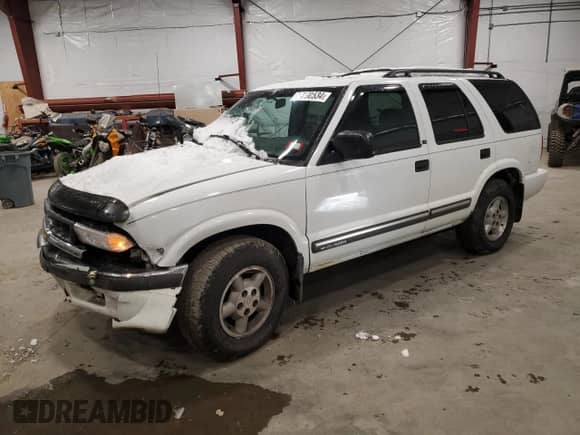 2000 Chevrolet Blazer LS with VIN 1GNDT13W8Y2347453, listed as a Copart auction lot 83290534 with 161,560 mi miles and Salvage title. Bid and sale history available at DreamBid. Image 1.