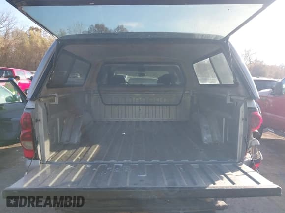 ✅ 2006 Chevrolet Silverado 2500HD LT1 • VIN: 1GCHK29U46E223538 • Лот: 43707009. Опубликован ранее на IAAI с пробегом 170 617 миль. Бесплатный доступ к архиву аукционных продаж из США и подробный отчёт об истории автомобиля на DreamBid. Изображение 18.