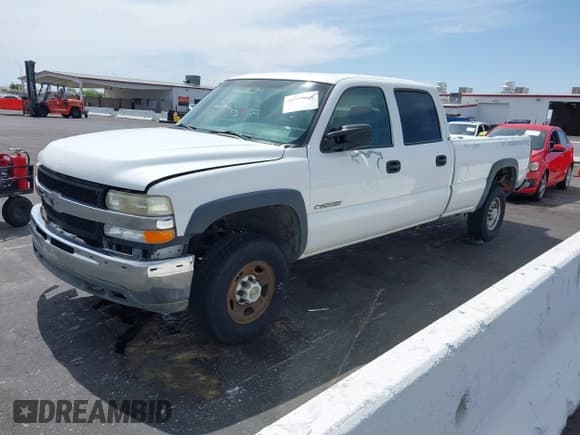 ✅ 2001 Chevrolet Silverado 2500HD LS • VIN: 1GCHC23GX1F202504 • Lot: 42361816. Wystawiony na IAAI z przebiegiem Nie podano. Bezpłatny archiwum sprzedaży aukcyjnych z USA i szczegółowy raport historii pojazdu na DreamBid. Zdjęcie 2.