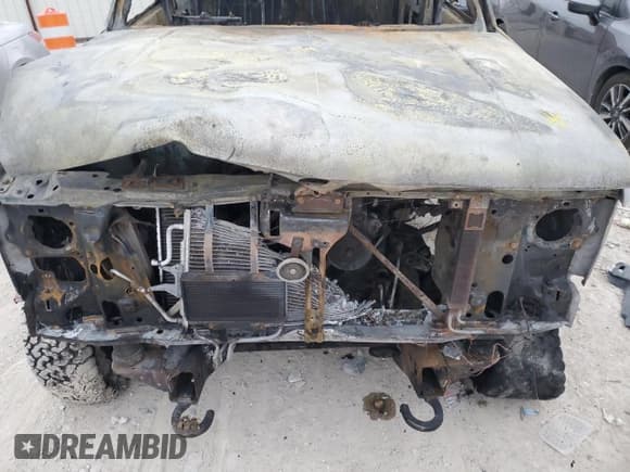 ✅ 2000 GMC Sierra 1500 • VIN: 1GTGC33R1YF440271 • Lot: 42950305. Wystawiony na Copart z przebiegiem Nie podano. Bezpłatny archiwum sprzedaży aukcyjnych z USA i szczegółowy raport historii pojazdu na DreamBid. Zdjęcie 11.