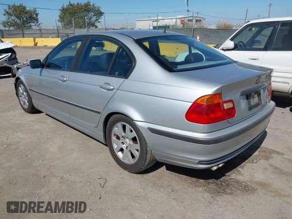 1999 BMW 3 Series 323i с VIN WBAAM3331XFP55937, выставлен на аукционе IAAI как лот 42997051 с пробегом 169 026 миль миль и . История ставок и продаж доступна на DreamBid. Изображение 3.