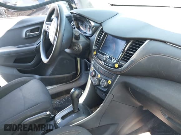 ✅ 2020 Chevrolet Trax LS • VIN: 3GNCJKSB8LL132328 • Lot: 43343864. Listed on IAAI with 54,086 mi. Free auction sales archive from the USA and detailed vehicle history report at DreamBid. Image 5.