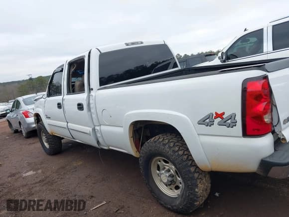 ✅ 2005 Chevrolet Silverado 2500HD LT • VIN: 1GCHK23255F948503 • Lot: 41225115. Wystawiony na IAAI z przebiegiem 187 056 mil. Bezpłatny archiwum sprzedaży aukcyjnych z USA i szczegółowy raport historii pojazdu na DreamBid. Zdjęcie 13.