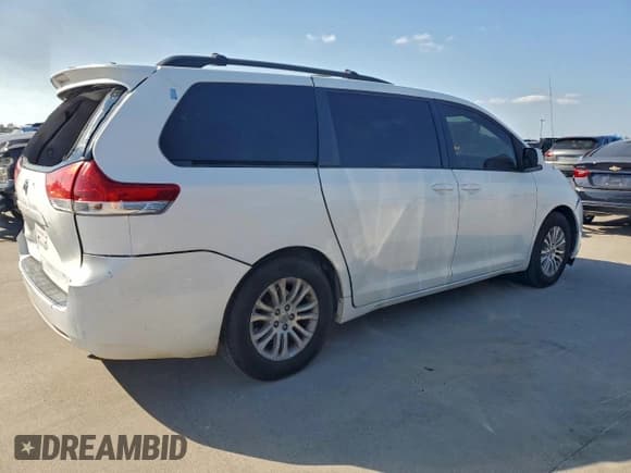 ✅ 2011 Toyota Sienna XLE • VIN: 5TDYK3DC4BS109404 • Lot: 92931805. Listed on Copart with 188,294 mi. Free auction sales archive from the USA and detailed vehicle history report at DreamBid. Image 3.