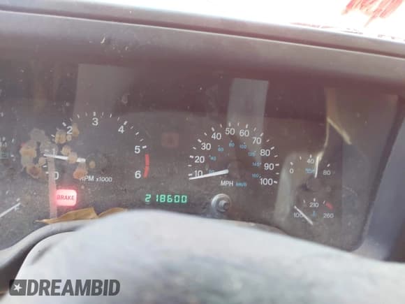 ✅ 2000 Jeep Wrangler Sport • VIN: 1J4FA49S8YP764016 • Лот: 43445934. Опубликован ранее на IAAI с пробегом 218 600 миль. Бесплатный доступ к архиву аукционных продаж из США и подробный отчёт об истории автомобиля на DreamBid. Изображение 7.