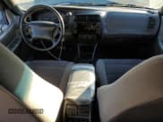 ✅ 1999 Ford Explorer XL • VIN: 1FMZU34X8XUC31019 • Lot: 87831635. Wystawiony na Copart z przebiegiem 220 683 mil. Bezpłatny archiwum sprzedaży aukcyjnych z USA i szczegółowy raport historii pojazdu na DreamBid. Zdjęcie 8.