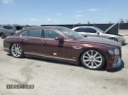 ✅ 2021 Bentley Flying Spur W12 • VIN: SCBBB6ZG9MC084879 • Lot: 54848205. Wystawiony na Copart z przebiegiem Nie podano. Bezpłatny archiwum sprzedaży aukcyjnych z USA i szczegółowy raport historii pojazdu na DreamBid. Zdjęcie 4.