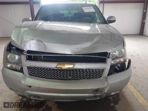 ✅ 2011 Chevrolet Suburban LTZ • VIN: 1GNSKKE3XBR173001 • Lot: 42959263. Wystawiony na IAAI z przebiegiem 167 679 mil. Bezpłatny archiwum sprzedaży aukcyjnych z USA i szczegółowy raport historii pojazdu na DreamBid. Zdjęcie 11.