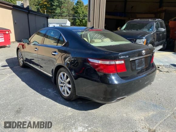 ✅ 2007 Lexus LS 460 • VIN: JTHBL46F875038347 • Лот: 92484565. Опубликован ранее на Copart с пробегом 259 466 миль. Бесплатный доступ к архиву аукционных продаж из США и подробный отчёт об истории автомобиля на DreamBid. Изображение 3.