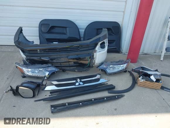 2018 Mitsubishi Outlander ES z VIN JA4AZ3A36JZ044936, wystawiony jako IAAI lot #42794054 z przebiegiem 55 162 mil mil oraz . Historia ofert i sprzedaży dostępna na DreamBid. Obrazek 12.