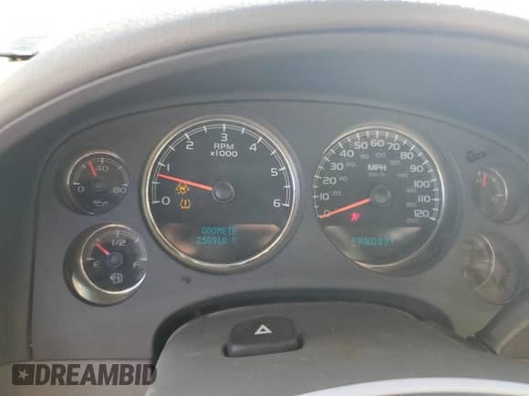 2008 Chevrolet Suburban LTZ с VIN 1GNFC16048R119084, выставлен на аукционе Copart как лот 86702145 с пробегом 250 918 миль миль и Списание • Salvage title. История ставок и продаж доступна на DreamBid. Изображение 9.