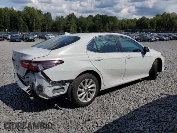 2022 Toyota Camry LE with VIN 4T1R11BK5NU055998, listed as a Copart auction lot 71433375 with 42,943 mi miles and Salvage title. Bid and sale history available at DreamBid. Image 3.
