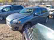 2014 Mitsubishi Outlander ES z VIN 4A4AR3AU0EE022662, wystawiony jako IAAI lot #43609130 z przebiegiem 150 486 mil mil oraz . Historia ofert i sprzedaży dostępna na DreamBid. Obrazek 2.