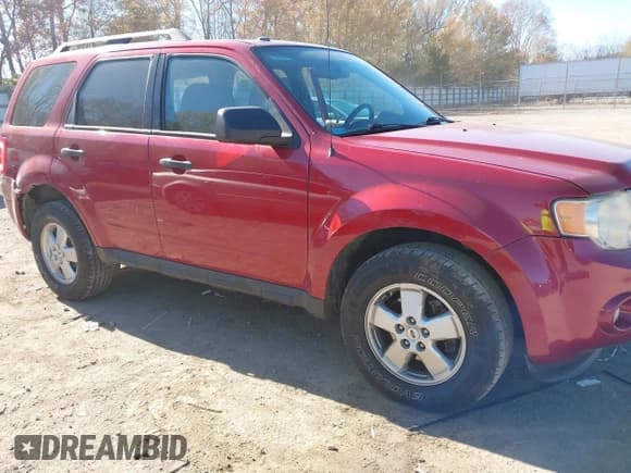 ✅ 2011 Ford Escape XLT • VIN: 1FMCU9DG9BKB12795 • Лот: 43713992. Опубликован ранее на IAAI с пробегом 144 770 миль. Бесплатный доступ к архиву аукционных продаж из США и подробный отчёт об истории автомобиля на DreamBid. Изображение 1.