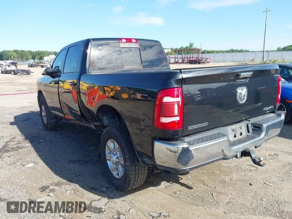 ✅ 2019 Ram 2500 Big Horn • VIN: 3C6UR5DJ8KG699424 • Lot: 42817851. Wystawiony na IAAI z przebiegiem 81 432 mil. Bezpłatny archiwum sprzedaży aukcyjnych z USA i szczegółowy raport historii pojazdu na DreamBid. Zdjęcie 3.