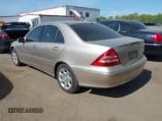 ✅ 2005 Mercedes-Benz C 240 • VIN: WDBRF81J85F667753 • Lot: 42094112. Wystawiony na IAAI z przebiegiem 120 318 mil. Bezpłatny archiwum sprzedaży aukcyjnych z USA i szczegółowy raport historii pojazdu na DreamBid. Zdjęcie 3.