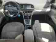 2019 Hyundai Elantra SE z VIN KMHD74LF9KU888775, wystawiony jako Copart lot #70744895 z przebiegiem 196 805 mil mil oraz Szkoda całkowita • Salvage title. Historia ofert i sprzedaży dostępna na DreamBid. Obrazek 8.