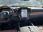 ✅ 2022 Ram 3500 Longhorn • VIN: 3C63R3FL2NG241123 • Lot: 67361005. Wystawiony na Copart z przebiegiem 26 mil. Bezpłatny archiwum sprzedaży aukcyjnych z USA i szczegółowy raport historii pojazdu na DreamBid. Zdjęcie 9.