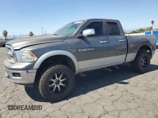 ✅ 2012 Ram 1500 Laramie • VIN: 1C6RD7JT9CS327557 • Лот: 66227085. Опубликован ранее на Copart с пробегом 203 830 миль. Бесплатный доступ к архиву аукционных продаж из США и подробный отчёт об истории автомобиля на DreamBid. Изображение 1.