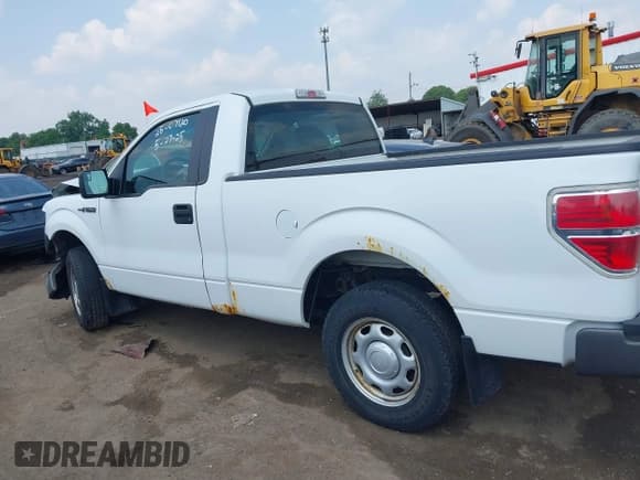 ✅ 2013 Ford F-150 XL • VIN: 1FTMF1CM9DKD55134 • Lot: 42376923. Wystawiony na IAAI z przebiegiem 74 237 mil. Bezpłatny archiwum sprzedaży aukcyjnych z USA i szczegółowy raport historii pojazdu na DreamBid. Zdjęcie 15.