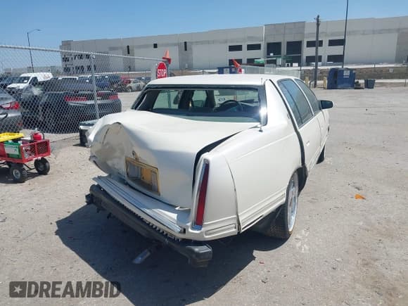 ✅ 1998 Cadillac DeVille • VIN: 1G6KD54Y7WU770095 • Lot: 42768681. Listed on IAAI with Not provided. Free auction sales archive from the USA and detailed vehicle history report at DreamBid. Image 4.