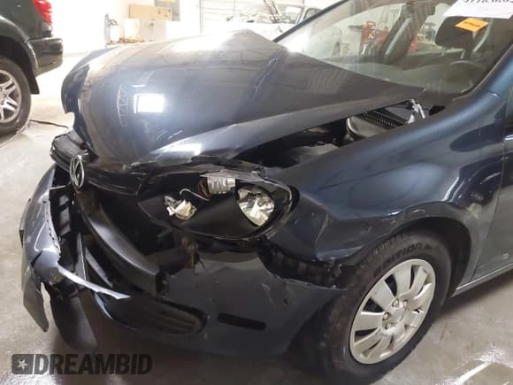 ✅ 2013 Volkswagen Golf • VIN: WVWDA7AJ7DW019307 • Лот: 41163694. Опубликован ранее на IAAI с пробегом 82 142 миль. Бесплатный доступ к архиву аукционных продаж из США и подробный отчёт об истории автомобиля на DreamBid. Изображение 6.