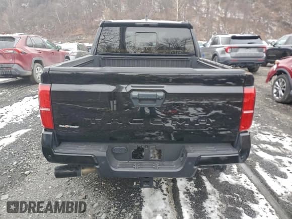 ✅ 2024 Toyota Tacoma SR5 • VIN: 3TMLB5JNXRM026565 • Lot: 96763565. Wystawiony na Copart z przebiegiem 19 085 mil. Bezpłatny archiwum sprzedaży aukcyjnych z USA i szczegółowy raport historii pojazdu na DreamBid. Zdjęcie 6.