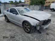 ✅ 2005 Ford Mustang GT Deluxe • VIN: 1ZVHT82H355129028 • Лот: 84586055. Опубликован ранее на Copart с пробегом 240 677 миль. Бесплатный доступ к архиву аукционных продаж из США и подробный отчёт об истории автомобиля на DreamBid. Изображение 4.