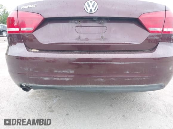 ✅ 2013 Volkswagen Passat S • VIN: 1VWAP7A34DC065484 • Lot: 42321583. Listed on IAAI with 285,295 mi. Free auction sales archive from the USA and detailed vehicle history report at DreamBid. Image 6.