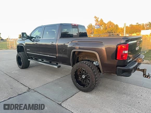 ✅ 2015 GMC Sierra 1500 Denali • VIN: 3GTU2WEC0FG114523 • Lot: 90738105. Listed on Copart with 124,835 mi. Free auction sales archive from the USA and detailed vehicle history report at DreamBid. Image 3.