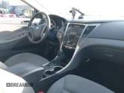 ✅ 2013 Hyundai Sonata Limited • VIN: KMHEC4A47DA051397 • Лот: 43230966. Опубликован ранее на IAAI с пробегом 130 559 миль. Бесплатный доступ к архиву аукционных продаж из США и подробный отчёт об истории автомобиля на DreamBid. Изображение 5.