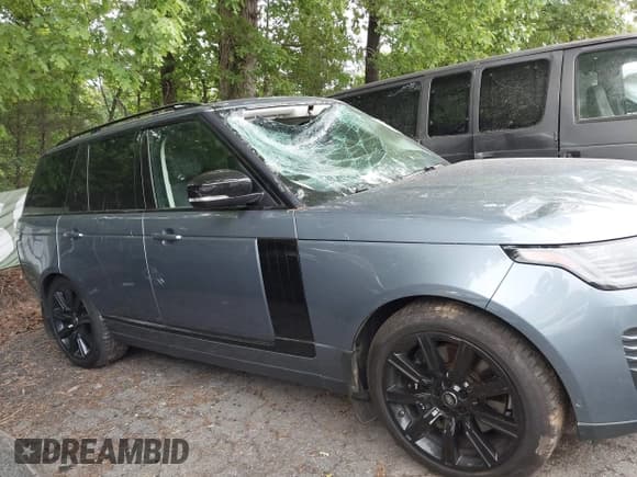 ✅ 2019 Land Rover Range Rover • VIN: SALGS2RE5KA516721 • Лот: 42081181. Опубликован ранее на IAAI с пробегом 120 147 миль. Бесплатный доступ к архиву аукционных продаж из США и подробный отчёт об истории автомобиля на DreamBid. Изображение 13.