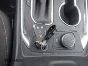 ✅ 2019 Chevrolet Traverse LT Cloth • VIN: 1GNERGKW0KJ297734 • Lot: 43288068. Wystawiony na IAAI z przebiegiem 114 751 mil. Bezpłatny archiwum sprzedaży aukcyjnych z USA i szczegółowy raport historii pojazdu na DreamBid. Zdjęcie 11.