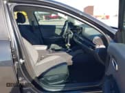 ✅ 2025 Kia K4 LXS • VIN: 3KPFT4DE3SE109190 • Lot: 43372910. Wystawiony na IAAI z przebiegiem 1 240 mil. Bezpłatny archiwum sprzedaży aukcyjnych z USA i szczegółowy raport historii pojazdu na DreamBid. Zdjęcie 5.