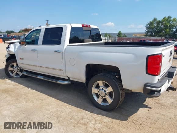 ✅ 2017 Chevrolet Silverado 2500HD LT • VIN: 1GC1KVEY9HF181540 • Lot: 43017957. Listed on IAAI with 198,394 mi. Free auction sales archive from the USA and detailed vehicle history report at DreamBid. Image 3.