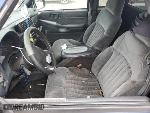 ✅ 2001 Chevrolet S-10 LS • VIN: 1GCCS19W418106801 • Лот: 81539934. Опубликован ранее на Copart с пробегом 277 217 миль. Бесплатный доступ к архиву аукционных продаж из США и подробный отчёт об истории автомобиля на DreamBid. Изображение 7.