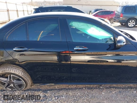 ✅ 2019 Mercedes-Benz C 43 AMG • VIN: 55SWF6EB1KU285333 • Lot: 41585655. Wystawiony na IAAI z przebiegiem 61 180 mil. Bezpłatny archiwum sprzedaży aukcyjnych z USA i szczegółowy raport historii pojazdu na DreamBid. Zdjęcie 13.