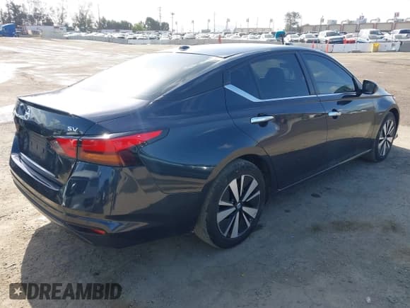 ✅ 2022 Nissan Altima SV • VIN: 1N4BL4DV2NN367074 • Lot: 41936083. Wystawiony na IAAI z przebiegiem 34 878 mil. Bezpłatny archiwum sprzedaży aukcyjnych z USA i szczegółowy raport historii pojazdu na DreamBid. Zdjęcie 4.